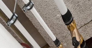 Замена труб водоснабжения в квартире: цена от 2071 руб. - СантехДомКли